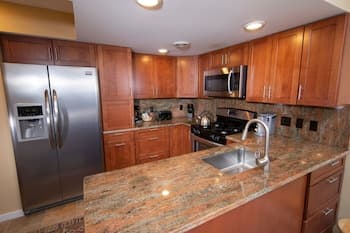 Ski-in, Ski-out 2 Br With View Of Ski Lift! 2 Bedroom Condo by Redawning