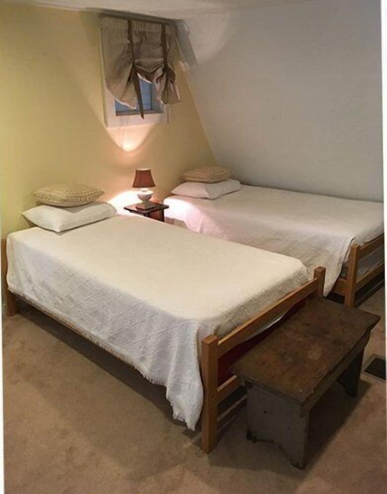 Unique Barn-style 3 Br Private 3 Bedroom Home