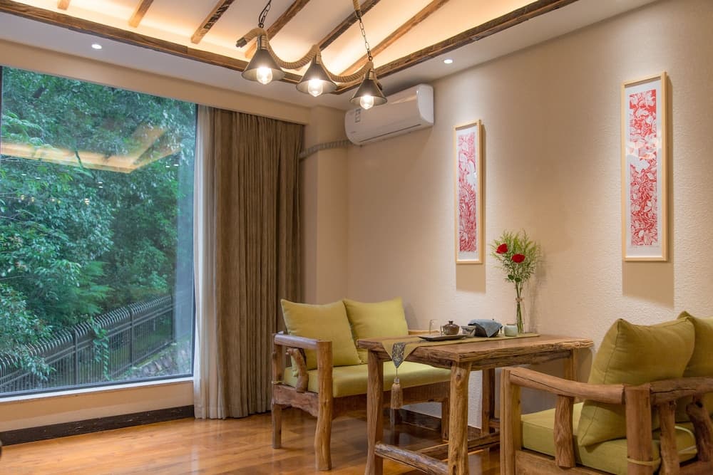 Puer Xiangtu Story Manor