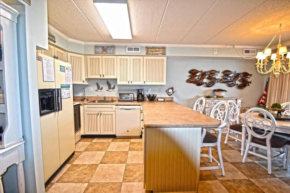 Harbour Island 102M 2 Bedroom Condo by RedAwning