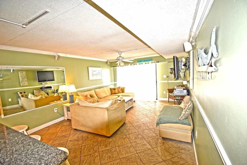 Seatime 303S 1 Bedroom Condo by RedAwning