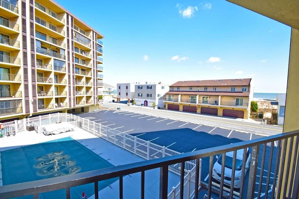 Seatime 303S 1 Bedroom Condo by RedAwning