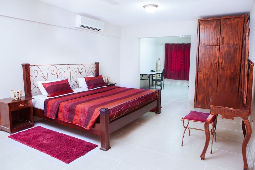 Maxwell Court Apartments