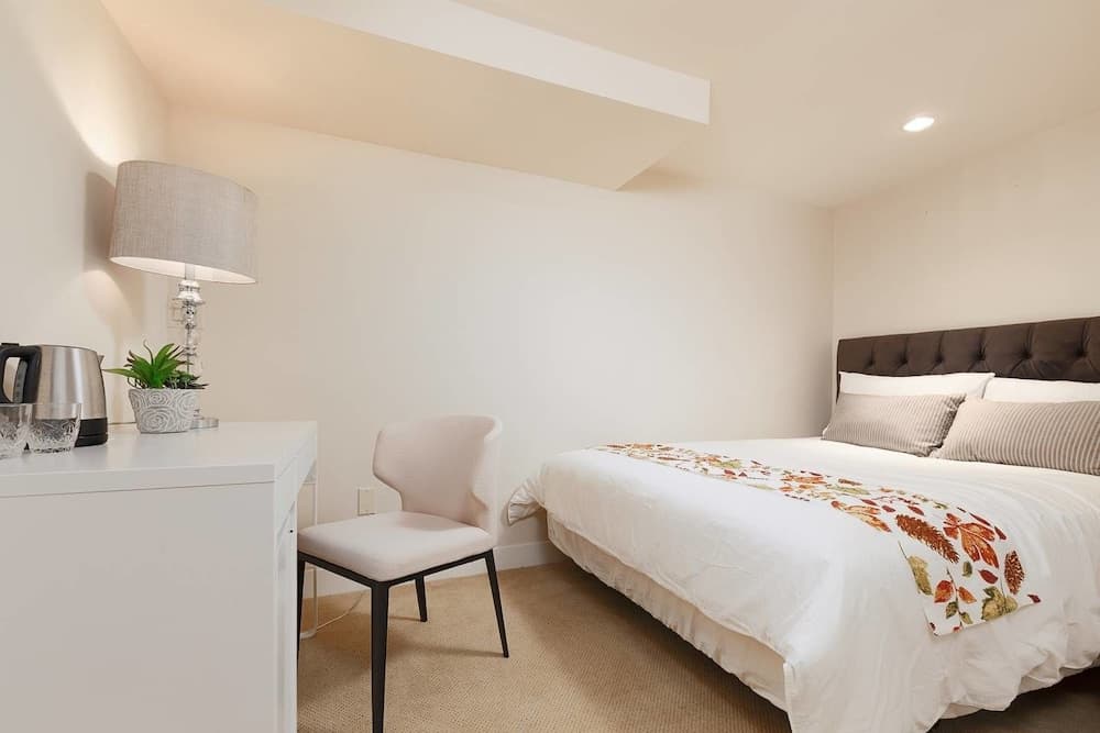 Cozy 3 Bedroom Suite near Queen Elizabeth Park