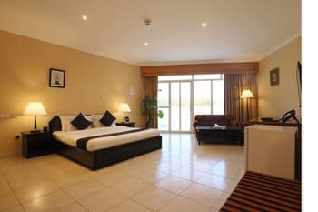 Capital O 224 Holiday Beach Resort