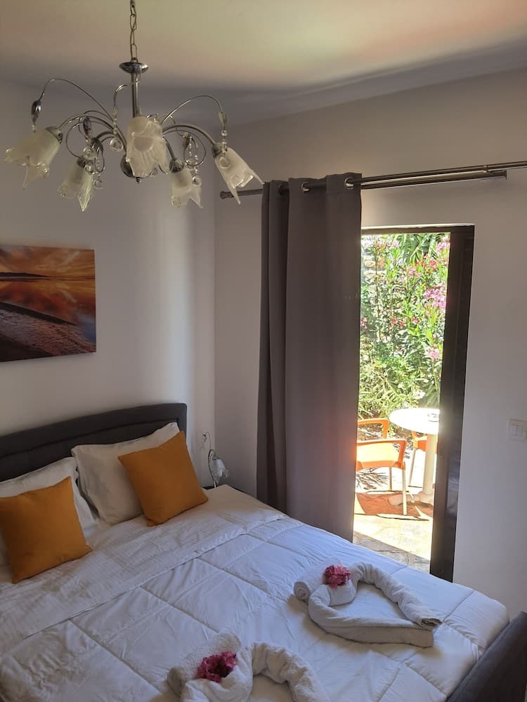 Elounda Ocean View Suites