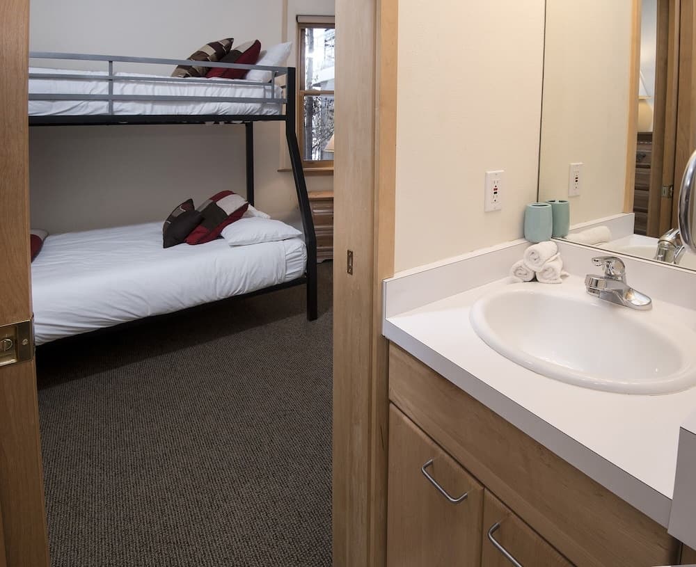 Savoy S 2d 3 Bedroom Condo by RedAwning