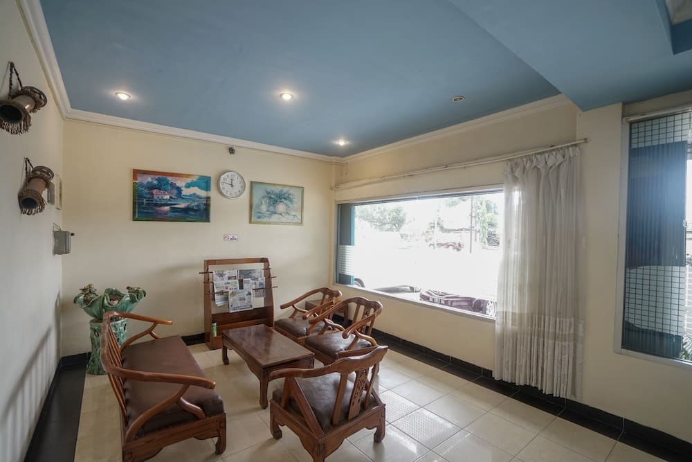 OYO 448 Hotel Central