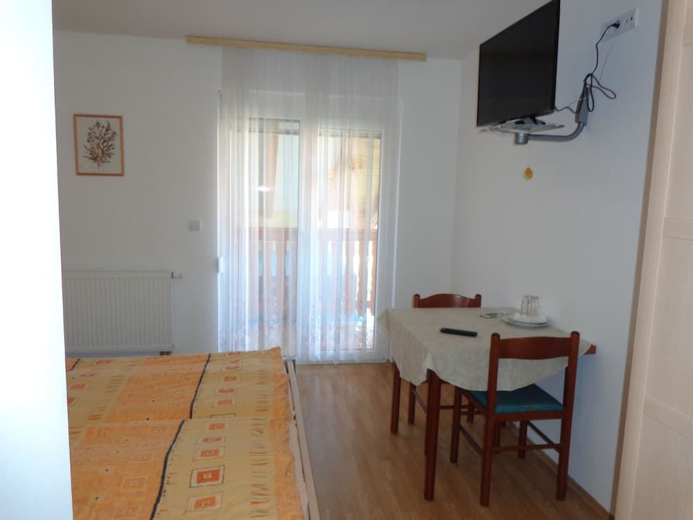 Tourist farm and beekeeping Salamun