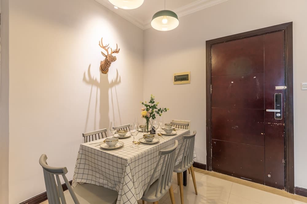 Locals Boutique Apartment Huafa Plaza 11