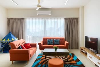 2 Bedrooms Apartment By The Sea