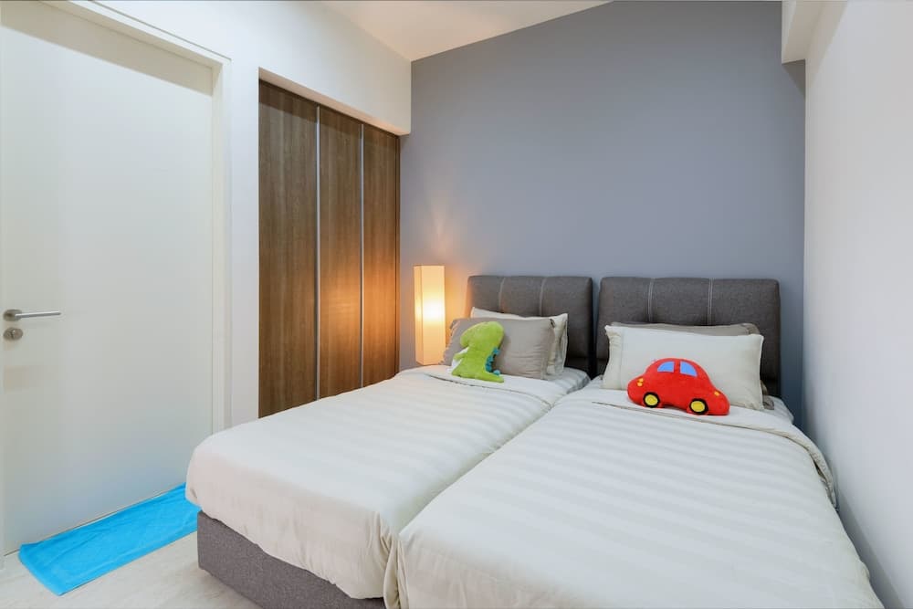 2 Bedrooms Apartment By The Sea