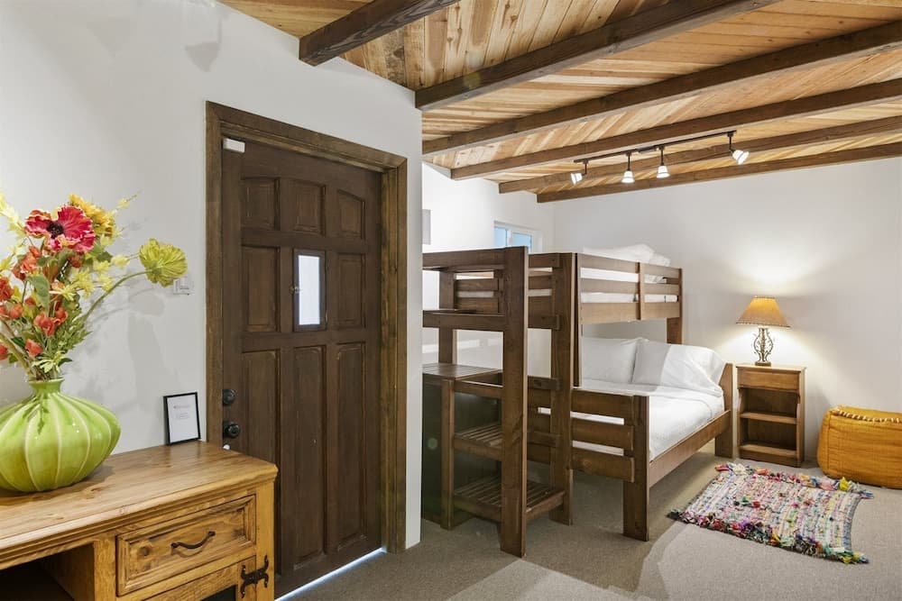 Cielo Lindo - Secluded Southwestern Retreat Within Minutes of Downtown