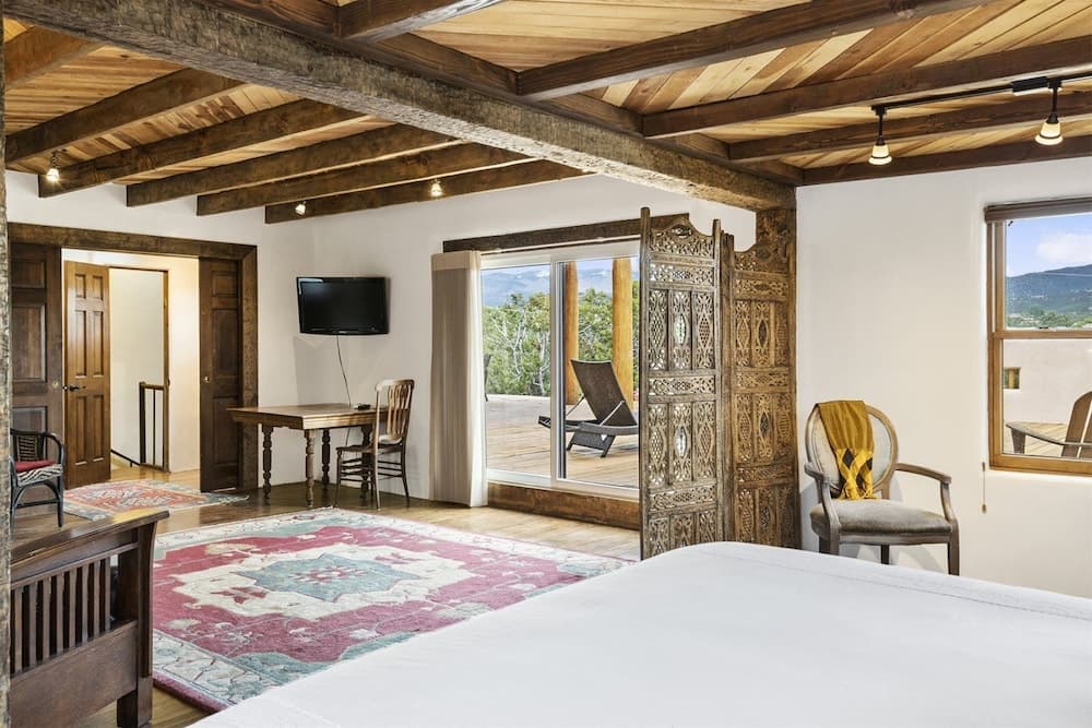 Cielo Lindo - Secluded Southwestern Retreat Within Minutes of Downtown