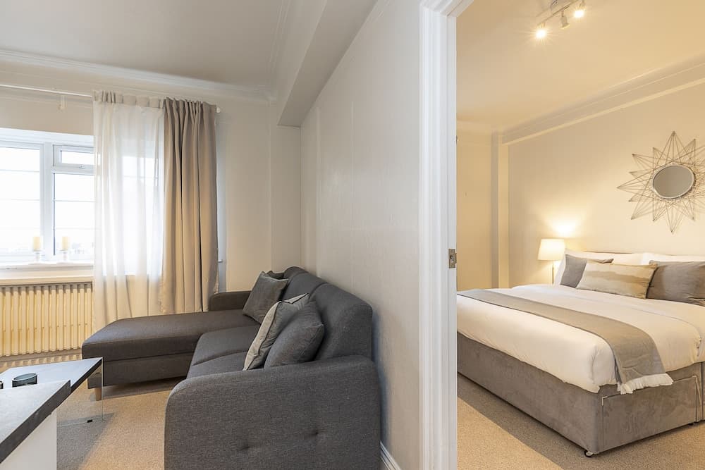 Grand Swiss Cottage Apartment