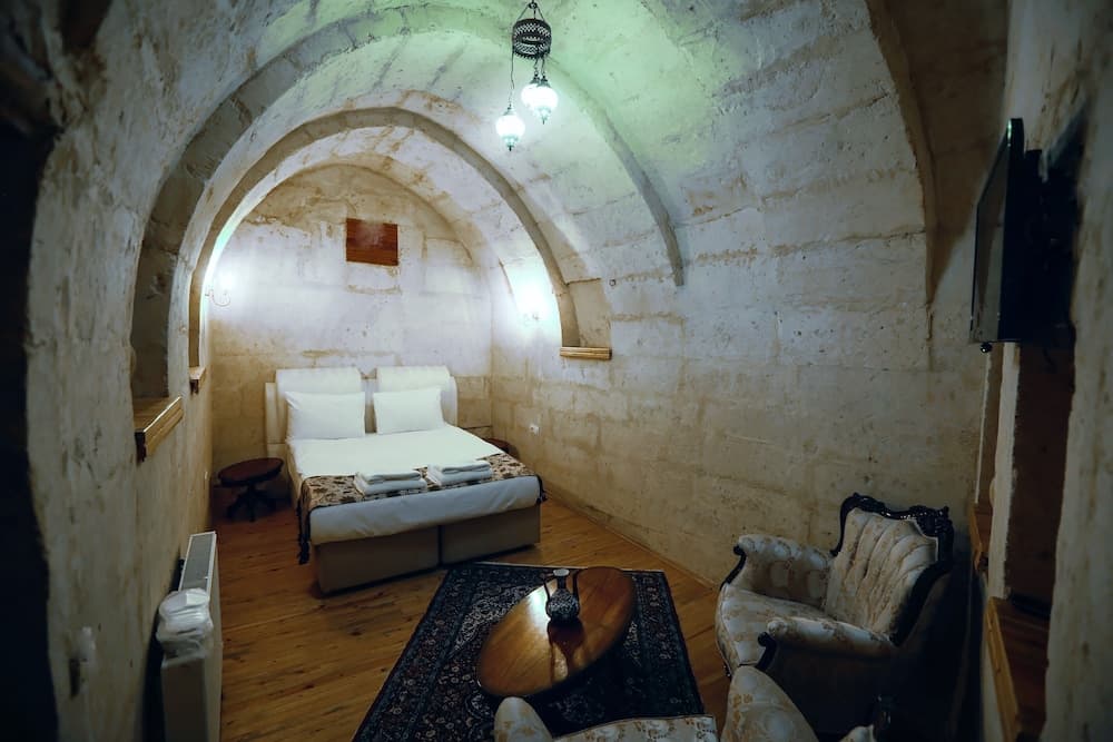 Larissa Cave Hotel