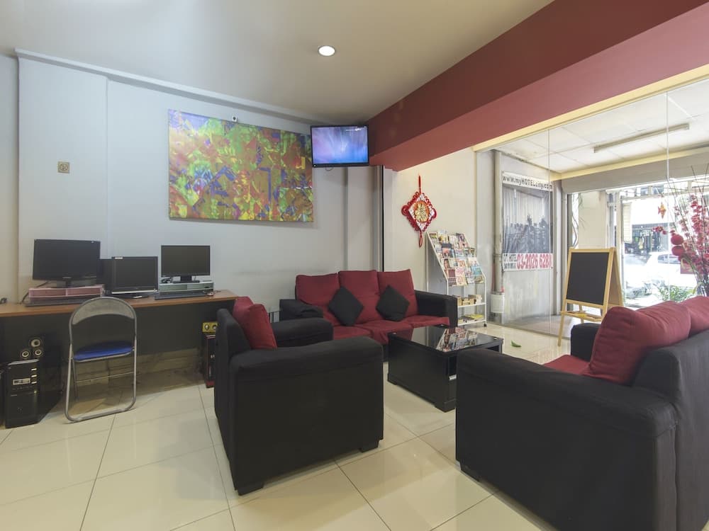 Super OYO 761 City Hotel