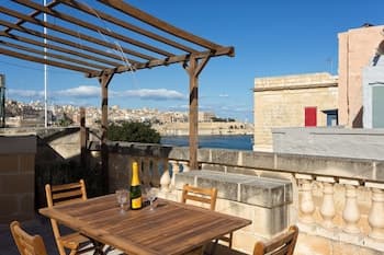 Traditional Maltese Townhouse, Roof Terrace and Views