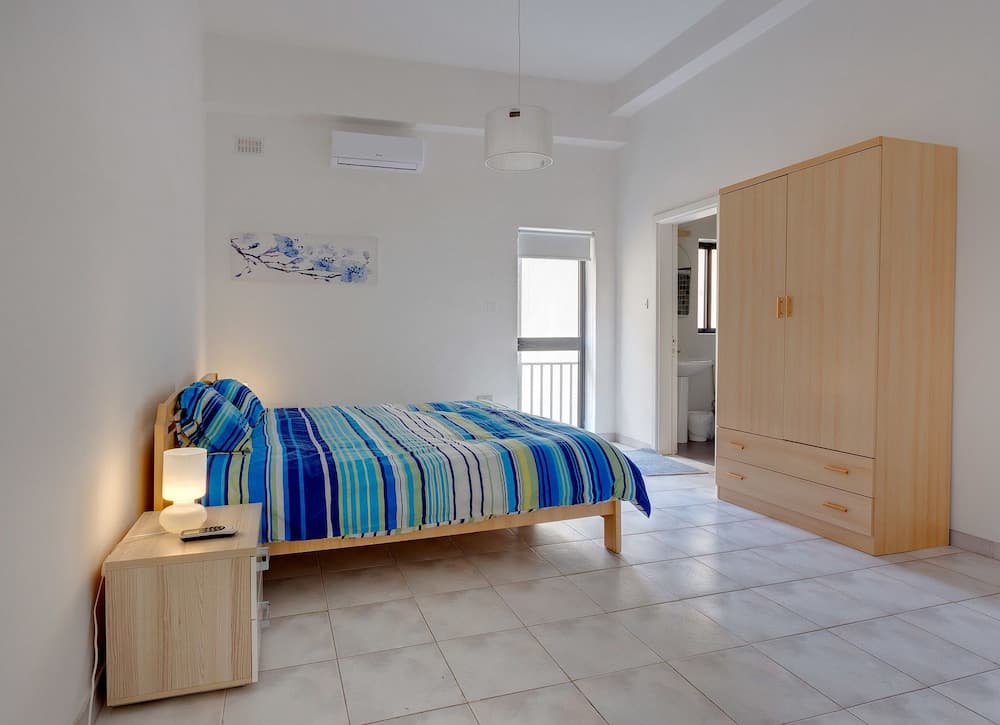 Spacious Seafront Apartment With Stunning Views