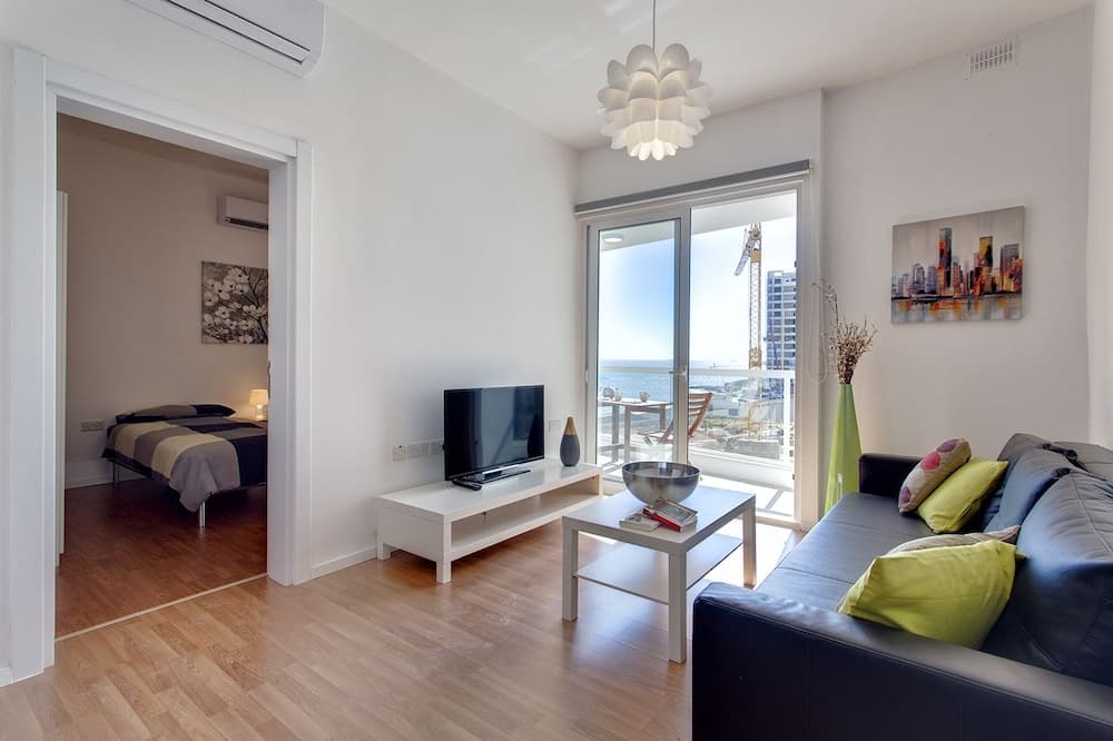 Modern Seaview Apartment With Amazing Ocean Views