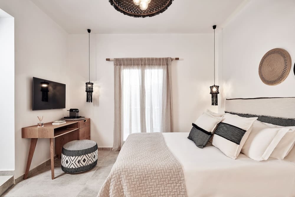 Volcano Luxury Suites Milos - Adults Only