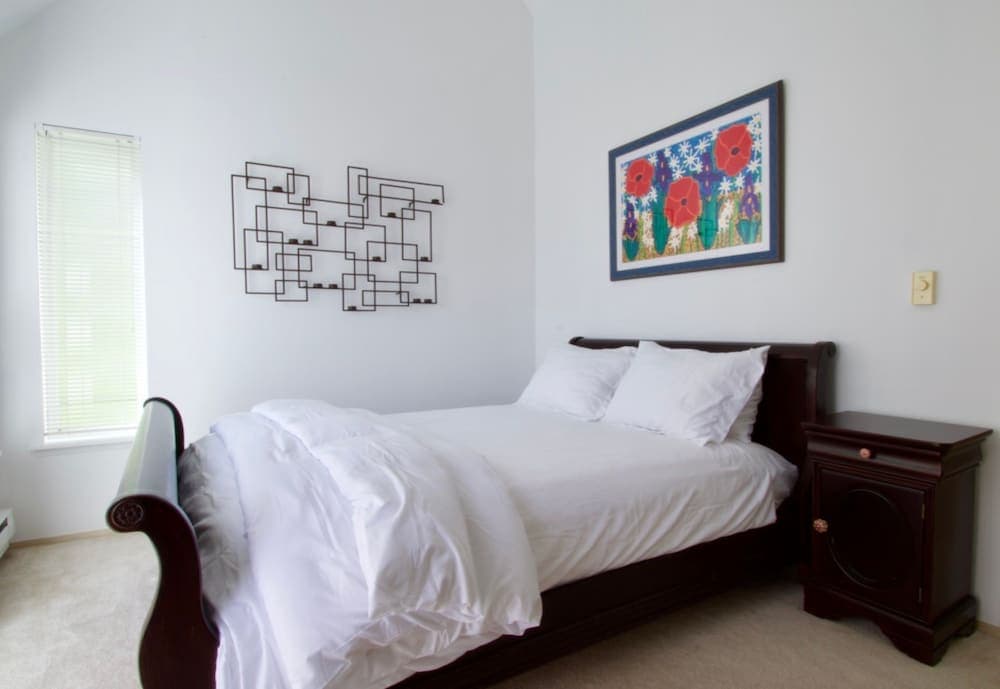 Heart of Ballard Stylish Airy Penthhouse