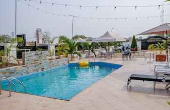 Candice serviced Apartment