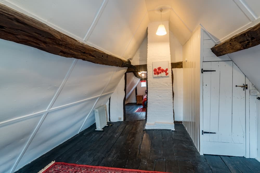 Yew Tree Cottage- Sleeps 12, Garden & Pet-friendly