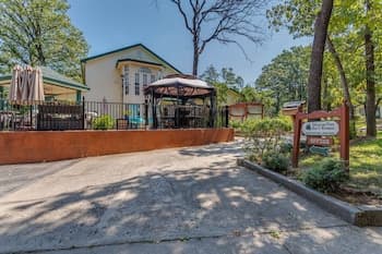 The Whispering Pines Inn Bed & Breakfast