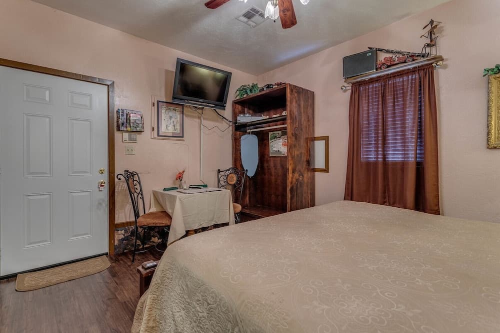 The Whispering Pines Inn Bed & Breakfast