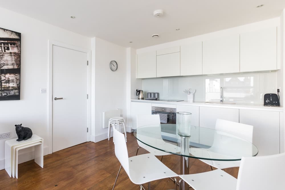 Luxury 2-bed Flat, Parking and Close to the Tube