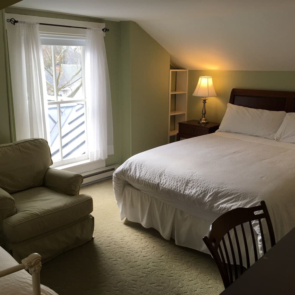 Tawsty Flower - Haines Suites