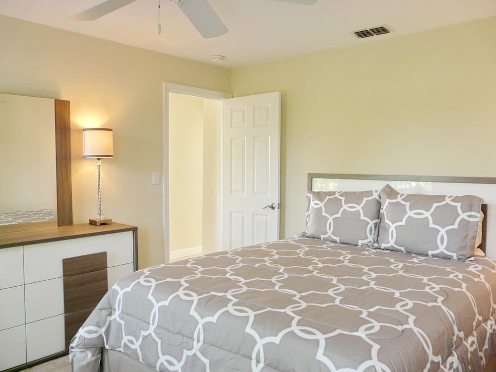 Delightful Home With Pool and Direct Boating Access