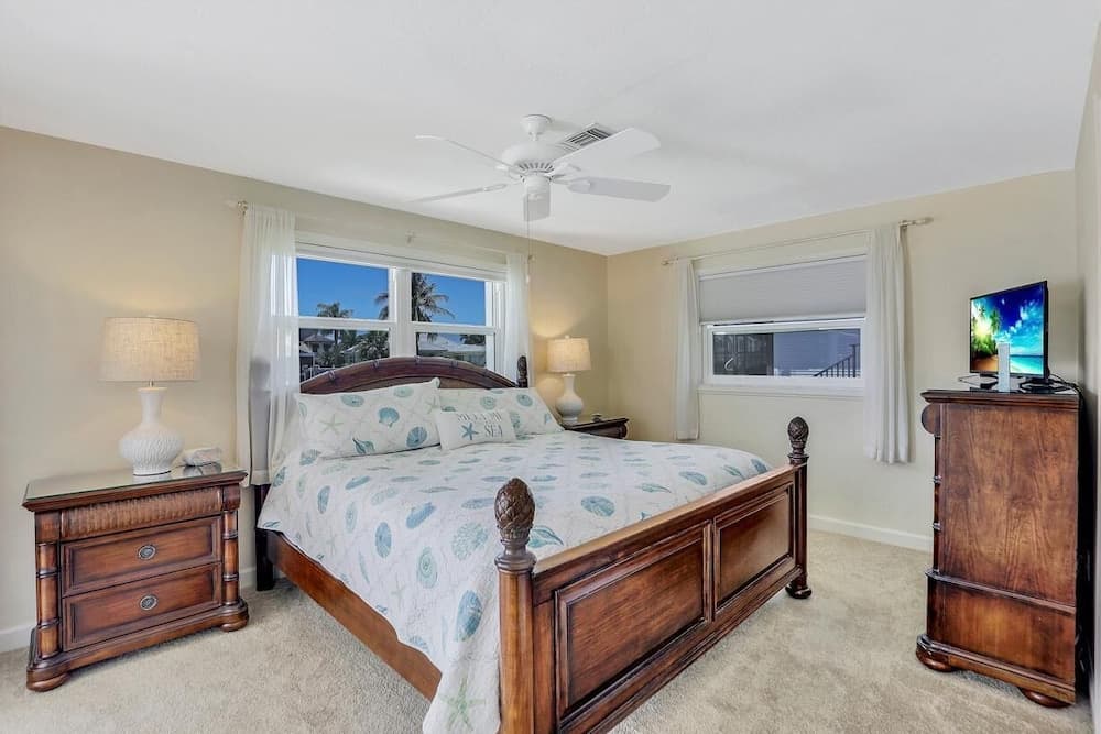 Inviting Waterfront Home With Western Exposure