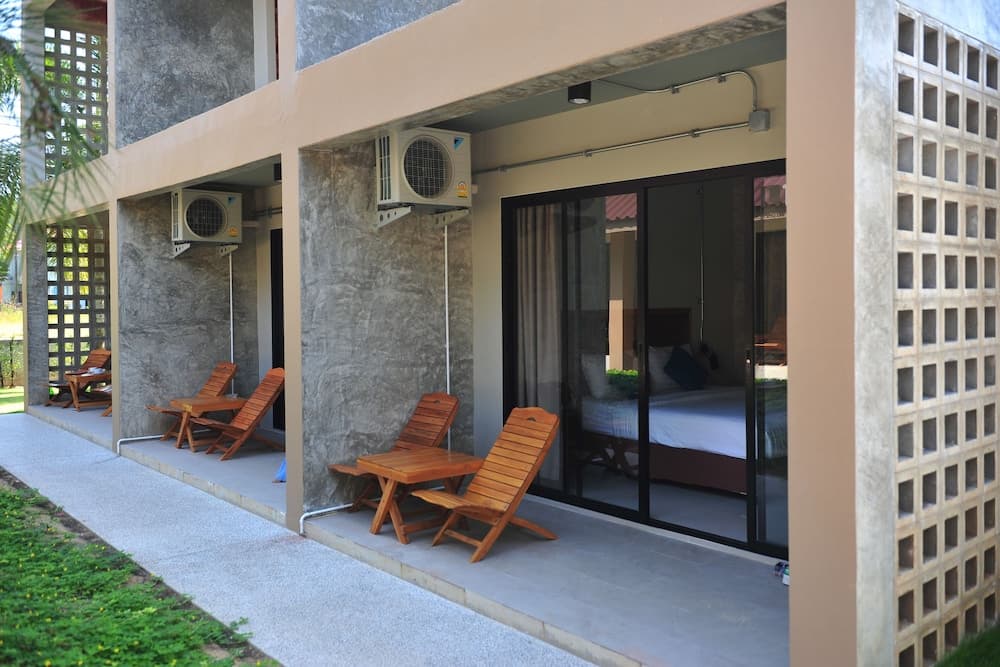 Light Khaolak Resort