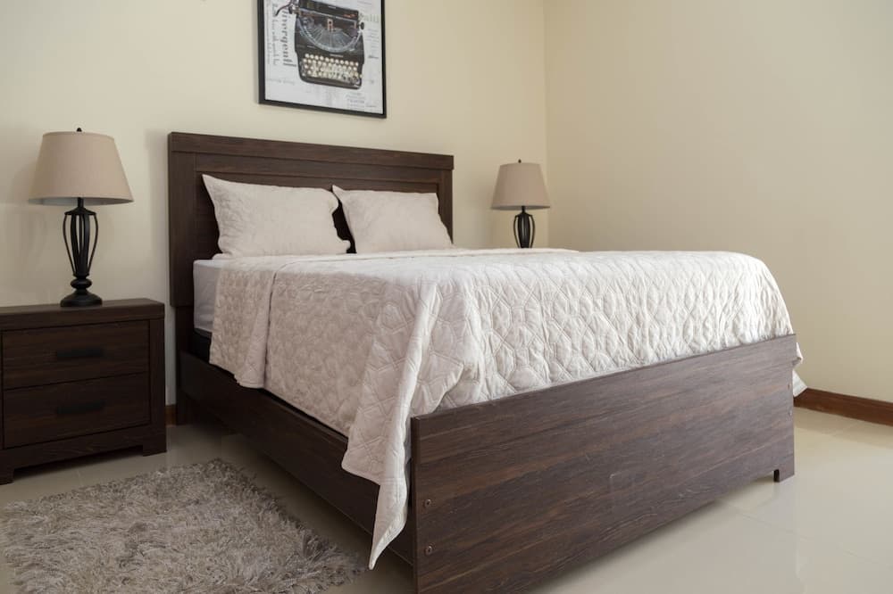 Luxury 3 Level Town House