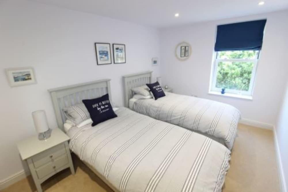 Middle Chine - 2 Bedroom Holiday Home