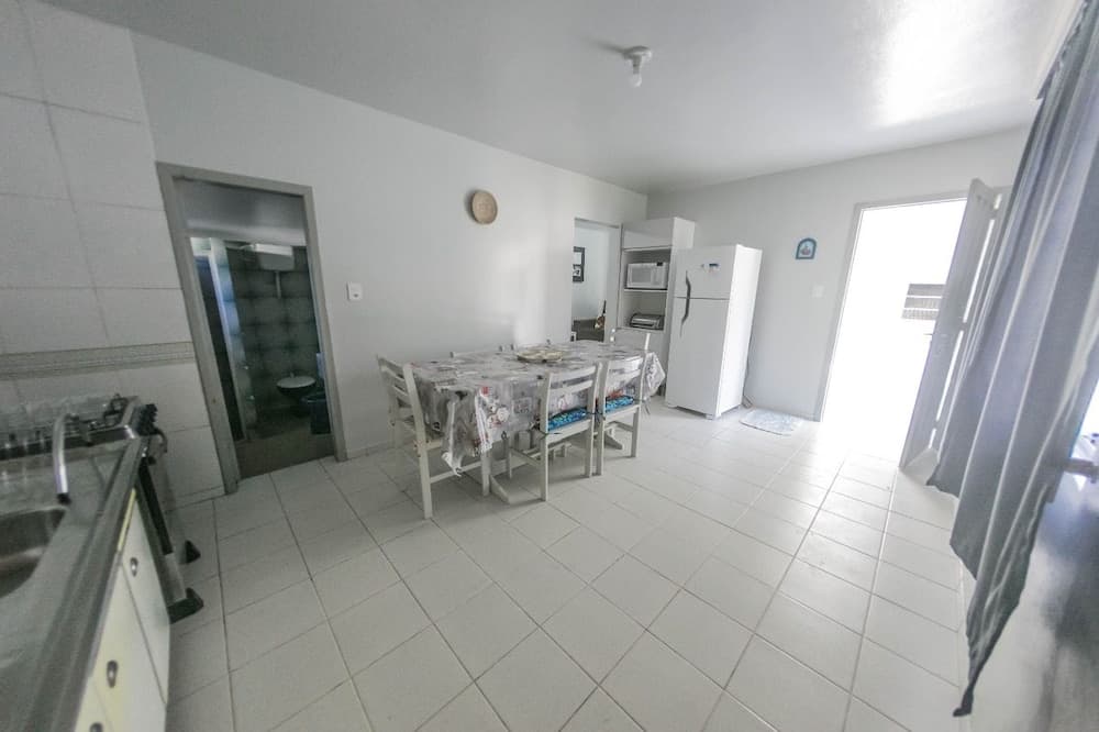 Casa 2 Amarela - Casa piscina 10 pessoas