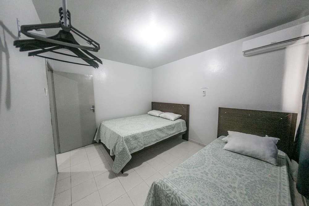 Casa 2 Amarela - Casa piscina 10 pessoas