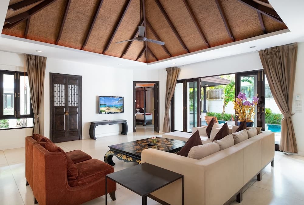 Phuket Ratchamaka Pool Villa