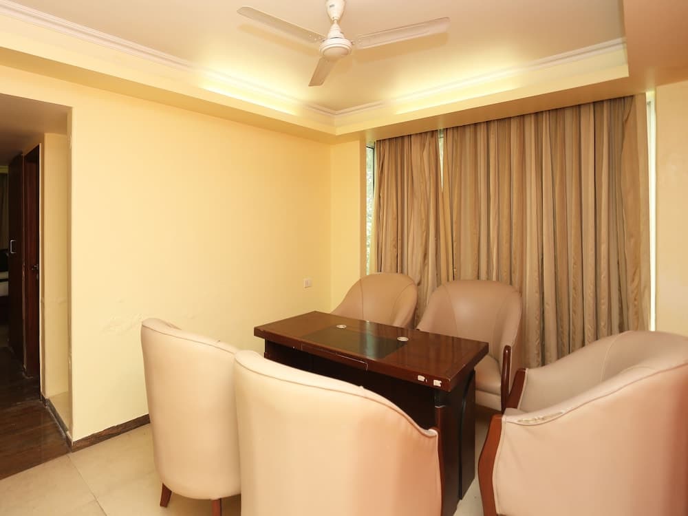 OYO 23224 F-14 Green Park