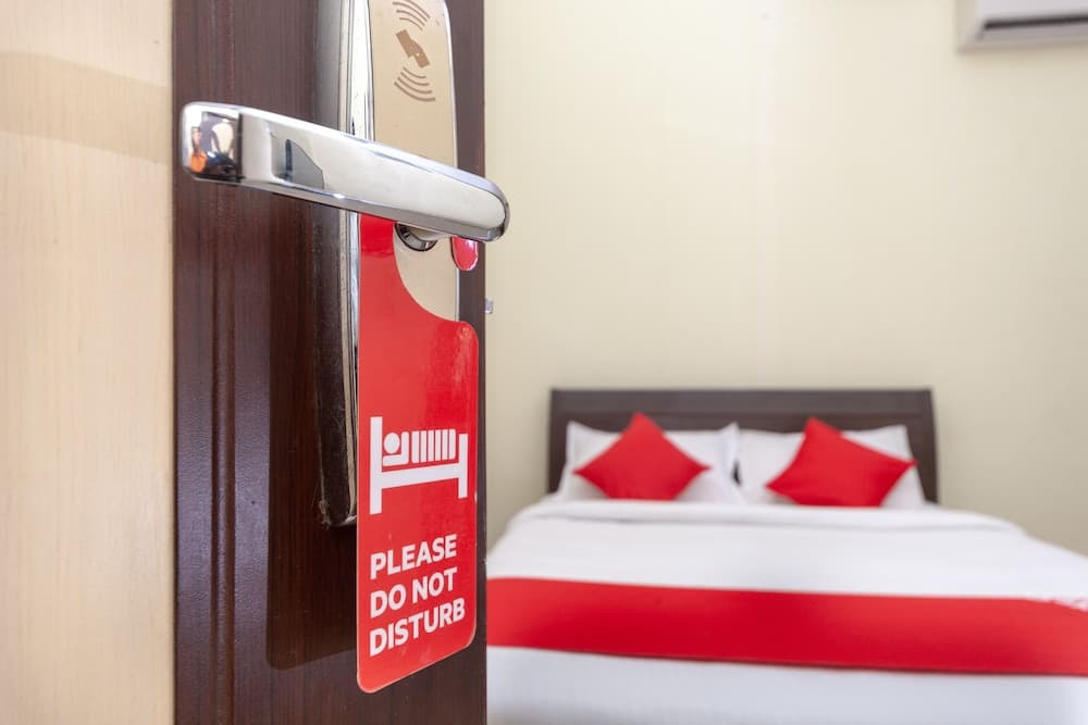 OYO 7575 ITS South East Residency