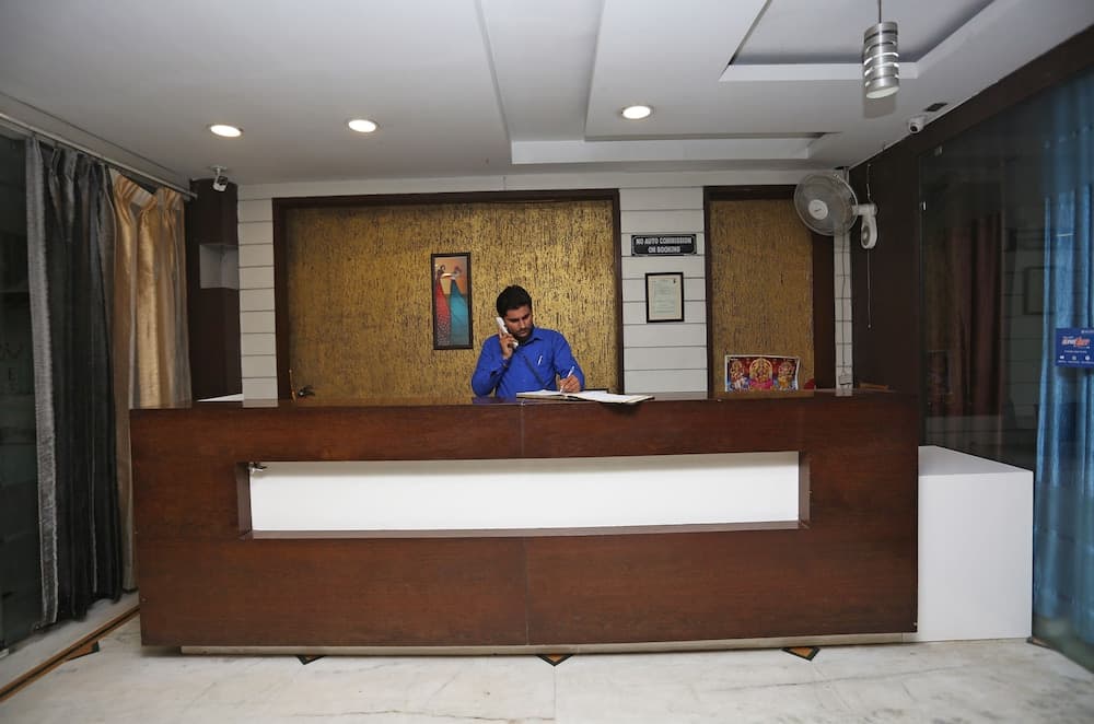 OYO 24646 Hotel Gaurav Palace