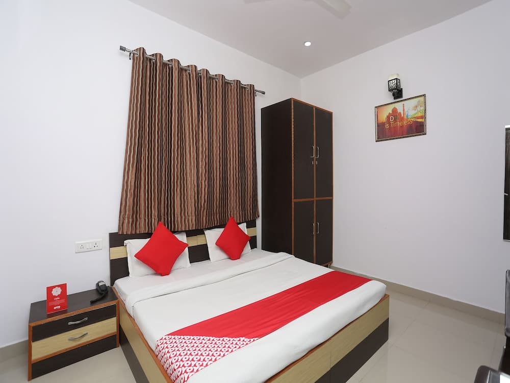 OYO 19535 Hotel Taj Niwas