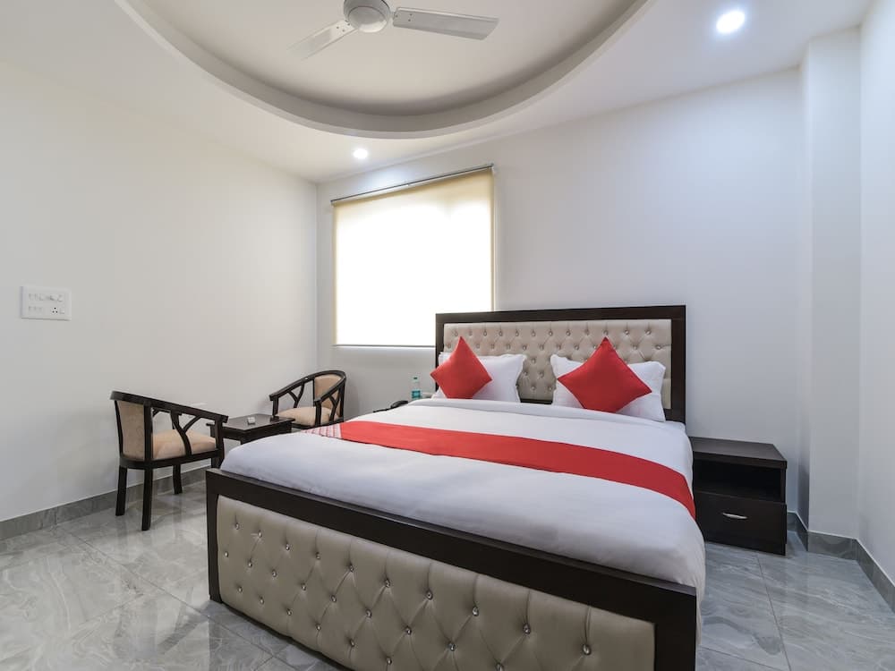 OYO 25086 Hotel Prince Plaza