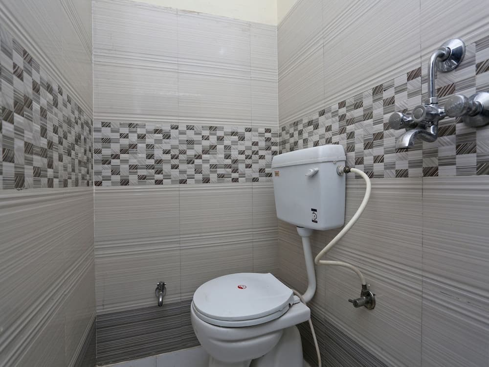 OYO 15994 Hotel Bullet Inn & Lounge