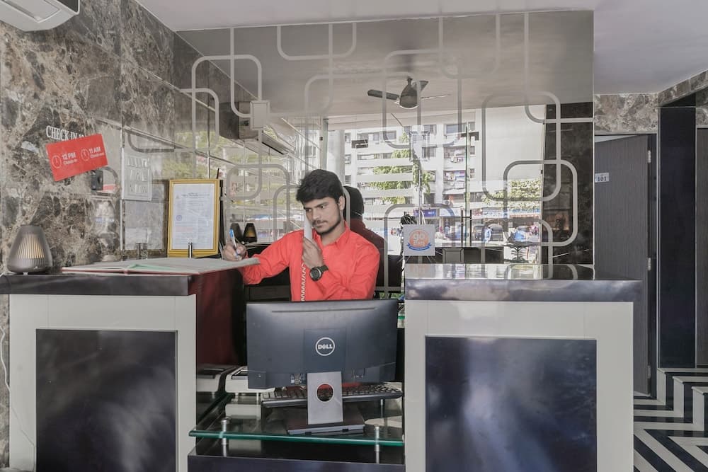 OYO 5661 Hotel AK Palace