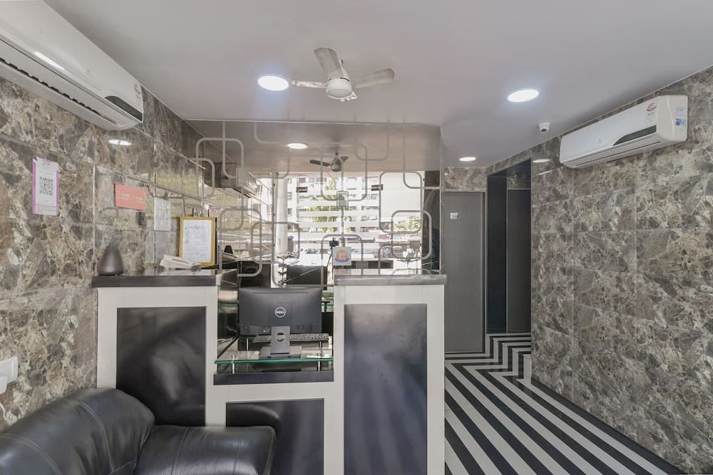 OYO 5661 Hotel AK Palace