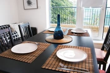 Cozy Modern Bedroom Apartments City L2