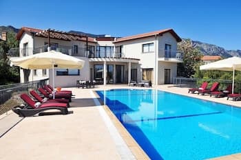 Villa Amelia by Amy Villas